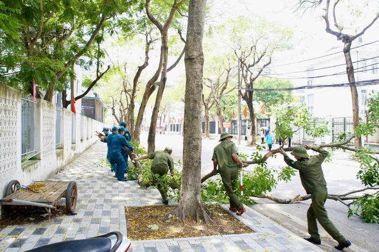 Phường Phú Thượng đồng hành cùng thí sinh trong ngày đầu Kỳ thi tuyển sinh vào lớp 10 THPT năm học 2026 – 2027- Ảnh 8.