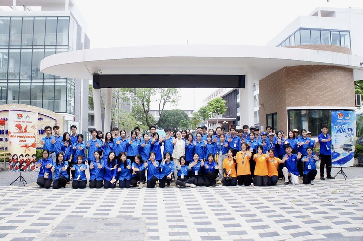 Phường Phú Thượng đồng hành cùng thí sinh trong ngày đầu Kỳ thi tuyển sinh vào lớp 10 THPT năm học 2026 – 2027- Ảnh 9.