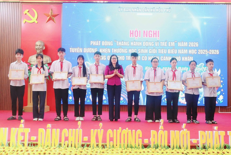 UBND xã Hòa Phú tổ chức Hội nghị phát động Tháng hành động vì trẻ em và tuyên dương, khen thưởng học sinh tiêu biểu năm học 2025 – 2026- Ảnh 3.