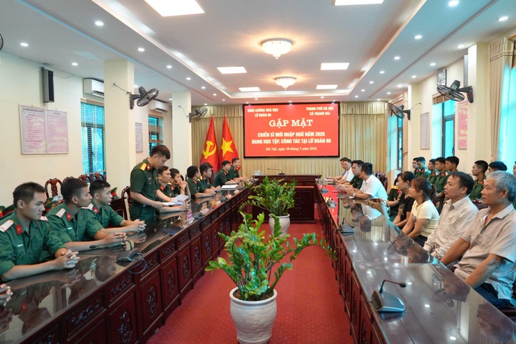Xã Thanh Oai thăm, động viên chiến sĩ mới nhập ngũ năm 2026- Ảnh 1.