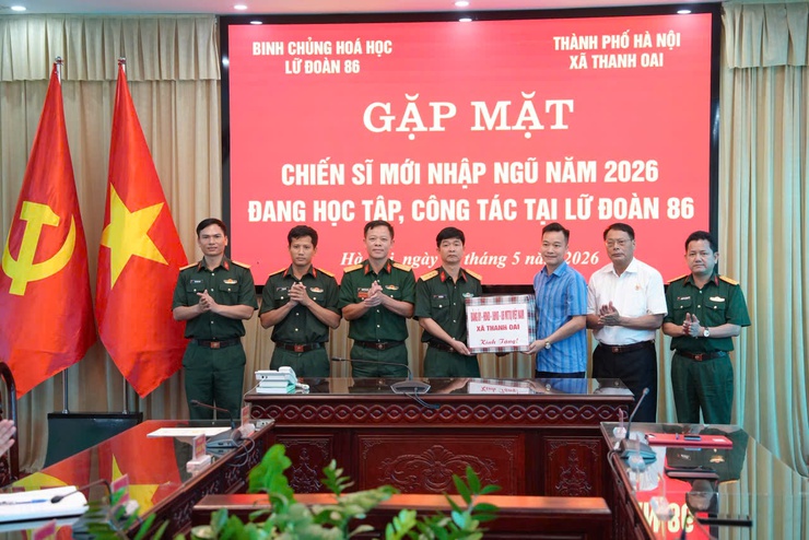 Xã Thanh Oai thăm, động viên chiến sĩ mới nhập ngũ năm 2026- Ảnh 3.