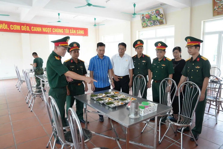 Xã Thanh Oai thăm, động viên chiến sĩ mới nhập ngũ năm 2026- Ảnh 5.