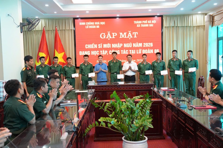 Xã Thanh Oai thăm, động viên chiến sĩ mới nhập ngũ năm 2026- Ảnh 6.