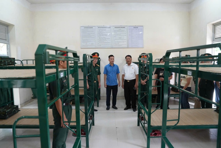 Xã Thanh Oai thăm, động viên chiến sĩ mới nhập ngũ năm 2026- Ảnh 7.