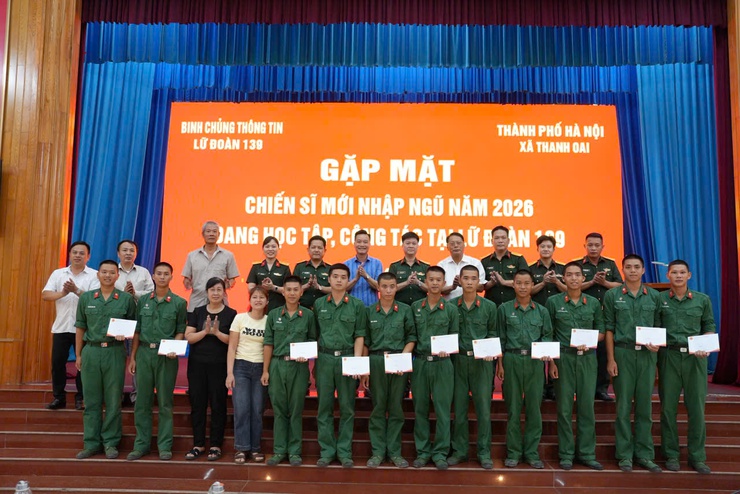 Xã Thanh Oai thăm, động viên chiến sĩ mới nhập ngũ năm 2026- Ảnh 12.