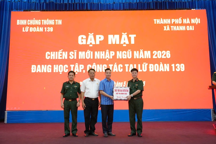 Xã Thanh Oai thăm, động viên chiến sĩ mới nhập ngũ năm 2026- Ảnh 13.