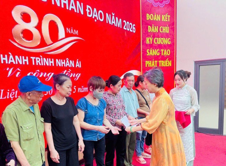 Phường Phương Liệt: Ấm áp Chương trình trao tặng quà hưởng ứng Tháng Nhân đạo năm 2026- Ảnh 4.
