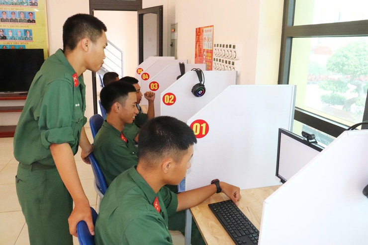 Phường Kiến Hưng thăm, động viên tân binh nhập ngũ năm 2026 tại Trung đoàn 165- Ảnh 8.