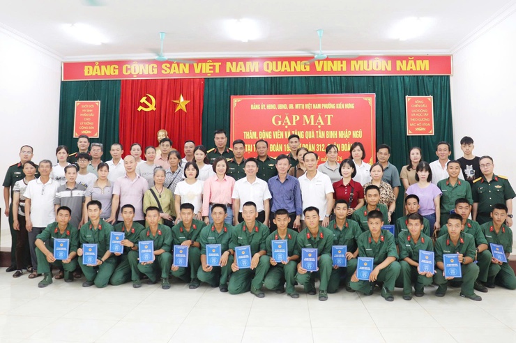 Phường Kiến Hưng thăm, động viên tân binh nhập ngũ năm 2026 tại Trung đoàn 165- Ảnh 14.