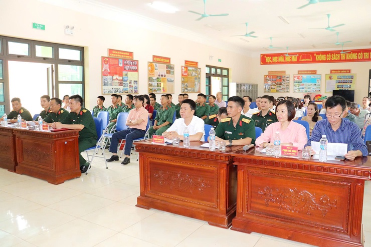 Phường Kiến Hưng thăm, động viên tân binh nhập ngũ năm 2026 tại Trung đoàn 165- Ảnh 1.