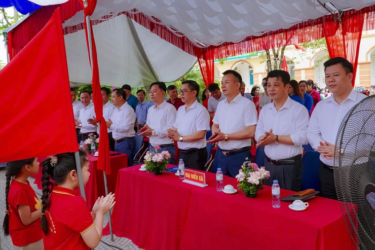 TRƯỜNG TIỂU HỌC TAM HIỆP B ĐÓN BẰNG CÔNG NHẬN TRƯỜNG ĐẠT CHUẨN QUỐC GIA MỨC ĐỘ 2 VÀ BẾ GIẢNG NĂM HỌC 2025 – 2026- Ảnh 1.