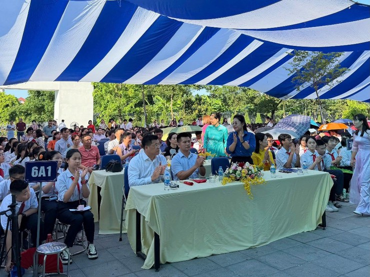 Trường THCS Linh Đàm Rực rỡ sắc màu tri ân trong lễ bế giảng năm học 2025 - 2026- Ảnh 1.