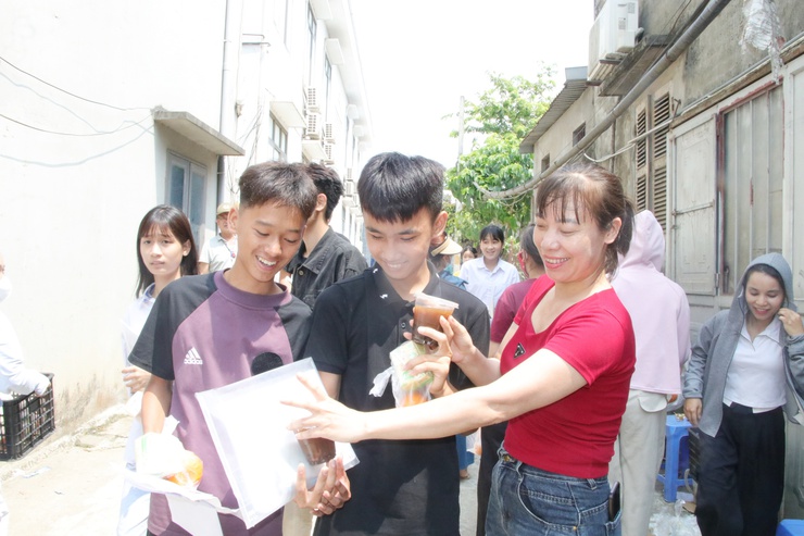 Các lực lượng xã Trần Phú tiếp tục đồng hành cùng các thí sinh thi vào lớp 10, THPT năm học 2026 -2027- Ảnh 10.