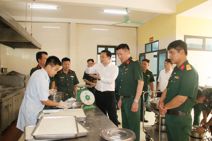 Trần Phú tổ chức gặp mặt, động viên chiến sỹ mới đang huấn luyện tại Trung đoàn 165- Ảnh 6.