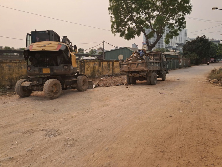 Tổ dân phố 16, 17 đồng loạt ra quân tổng dọn vệ sinh môi trường trên địa bàn khu dân cư- Ảnh 10.