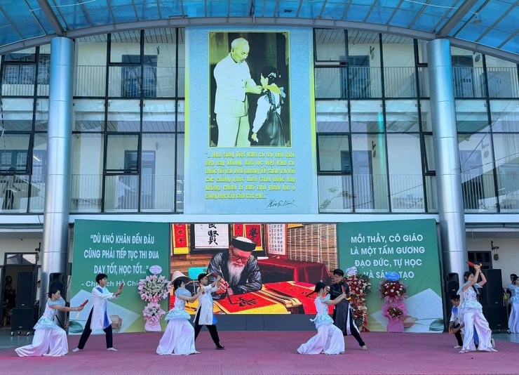 Trường THCS Linh Đàm Rực rỡ sắc màu tri ân trong lễ bế giảng năm học 2025 - 2026- Ảnh 5.