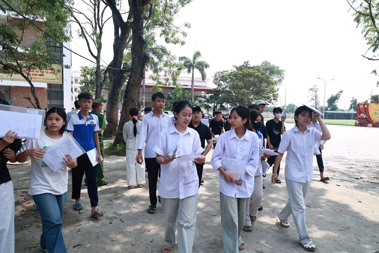 Điểm thi THPT Trần Đăng Ninh hoàn thành Kỳ thi tuyển sinh vào lớp 10 THPT năm học 2026-2027 an toàn, nghiêm túc- Ảnh 2.