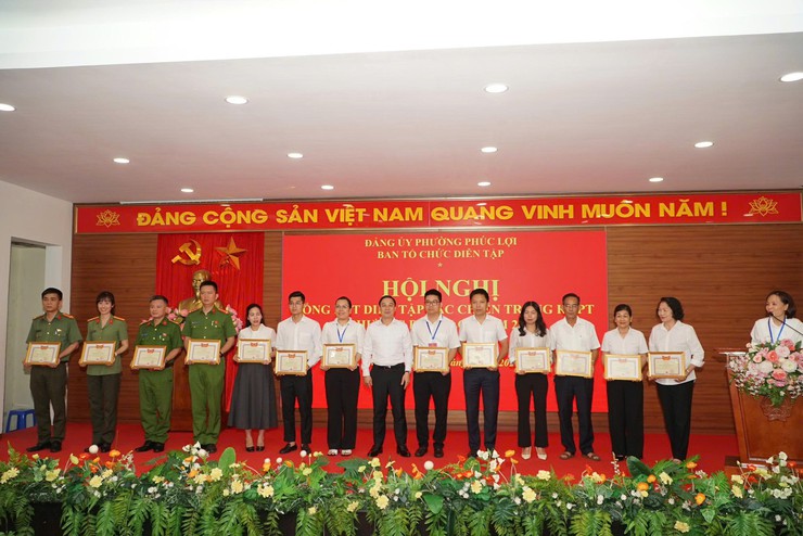 Phường Phúc Lợi tổ chức Hội nghị tổng kết diễn tập tác chiến trong khu vực phòng thủ năm 2026- Ảnh 7.