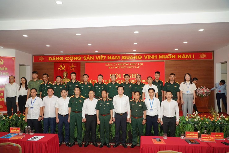 Phường Phúc Lợi tổ chức Hội nghị tổng kết diễn tập tác chiến trong khu vực phòng thủ năm 2026- Ảnh 8.
