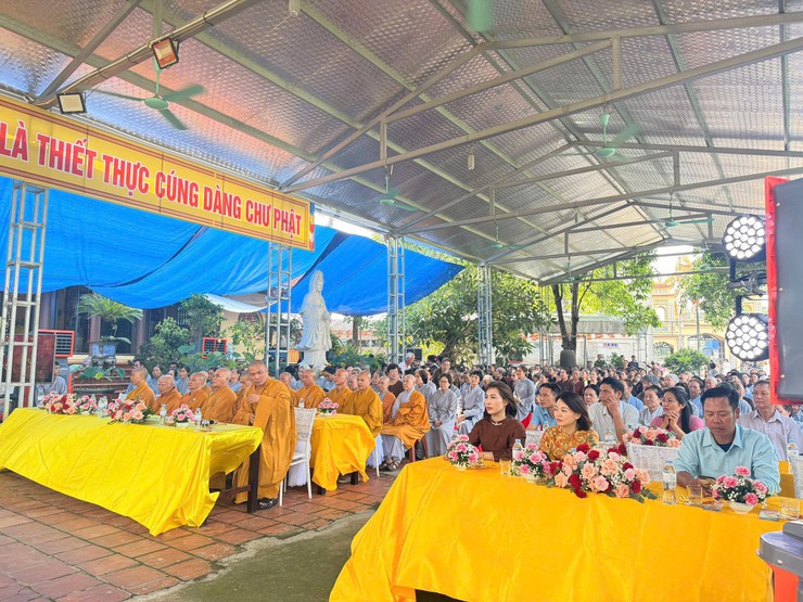 CHÙA HỒNG KHÁNH LONG TRỌNG TỔ CHỨC ĐẠI LỄ PHẬT ĐẢN PHẬT LỊCH 2570- Ảnh 3.