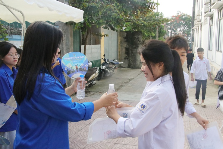 Các lực lượng xã Trần Phú tiếp tục đồng hành cùng các thí sinh thi vào lớp 10, THPT năm học 2026 -2027- Ảnh 3.