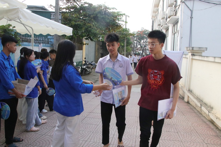 Các lực lượng xã Trần Phú tiếp tục đồng hành cùng các thí sinh thi vào lớp 10, THPT năm học 2026 -2027- Ảnh 4.