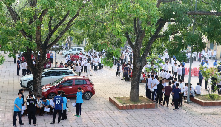 Lãnh đạo xã Đại Xuyên kiểm tra, động viên Hội đồng thi và các lực lượng hỗ trợ kỳ thi tuyển sinh vào lớp 10 THPT năm học 2026-2027- Ảnh 1.