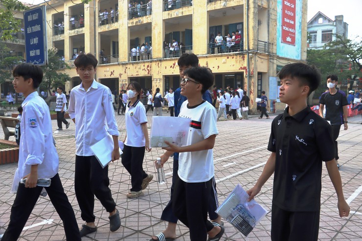 Lãnh đạo xã Đại Xuyên kiểm tra, động viên Hội đồng thi và các lực lượng hỗ trợ kỳ thi tuyển sinh vào lớp 10 THPT năm học 2026-2027- Ảnh 2.