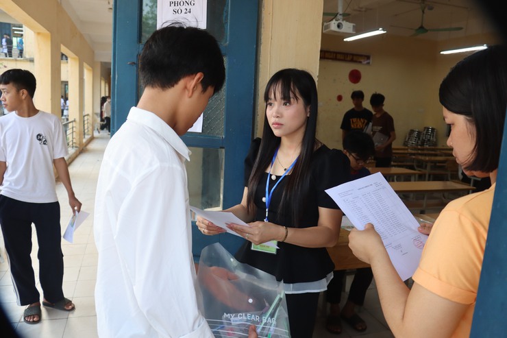 Lãnh đạo xã Đại Xuyên kiểm tra, động viên Hội đồng thi và các lực lượng hỗ trợ kỳ thi tuyển sinh vào lớp 10 THPT năm học 2026-2027- Ảnh 3.