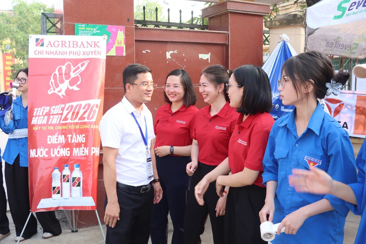 Lãnh đạo xã Đại Xuyên kiểm tra, động viên Hội đồng thi và các lực lượng hỗ trợ kỳ thi tuyển sinh vào lớp 10 THPT năm học 2026-2027- Ảnh 7.