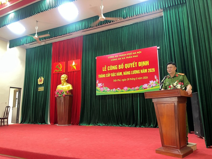 Công an xã Trần Phú: tổ chức Lễ công bố Quyết định thăng cấp bậc hàm, nâng bậc lương và chuyển diện bố trí cán bộ năm 2026

- Ảnh 2.