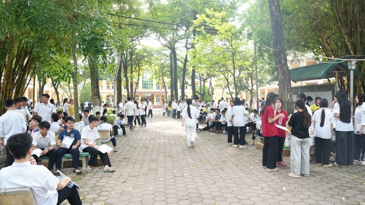 1102 thí sinh dự thi vào lớp 10 công lập tại 2 điểm thi xã An Khánh- Ảnh 2.