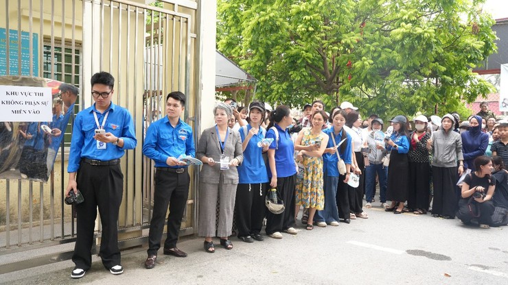 1102 thí sinh dự thi vào lớp 10 công lập tại 2 điểm thi xã An Khánh- Ảnh 5.