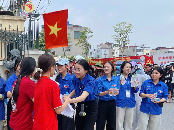 Kỳ thi tuyển sinh vào lớp 10 THPT trên địa bàn xã Chương Dương kết thúc an toàn, nghiêm túc, hiệu quả- Ảnh 3.