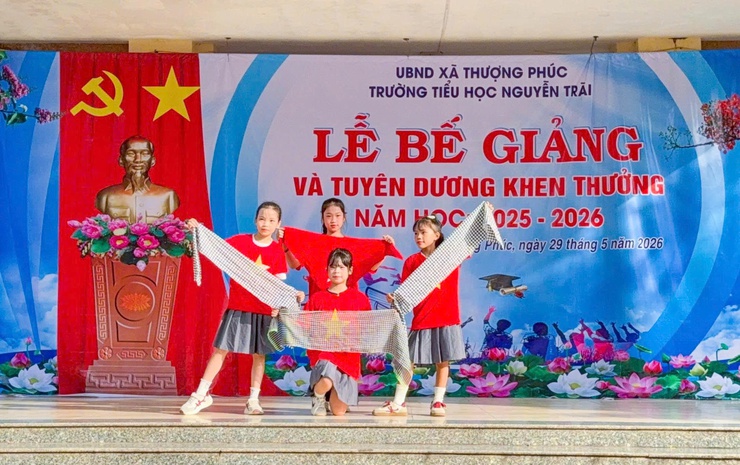 Trường Tiểu học Nguyễn Trãi Lễ bế giảng và tuyên dương, khen thưởng năm học 2025 - 2026- Ảnh 1.