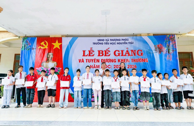 Trường Tiểu học Nguyễn Trãi Lễ bế giảng và tuyên dương, khen thưởng năm học 2025 - 2026- Ảnh 3.