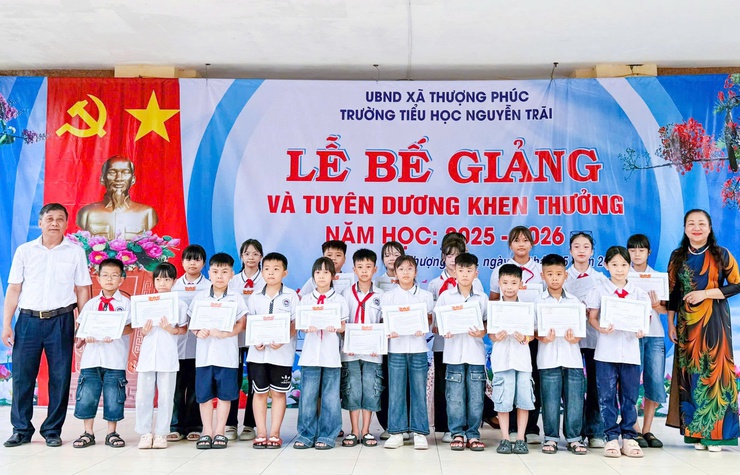 Trường Tiểu học Nguyễn Trãi Lễ bế giảng và tuyên dương, khen thưởng năm học 2025 - 2026- Ảnh 4.