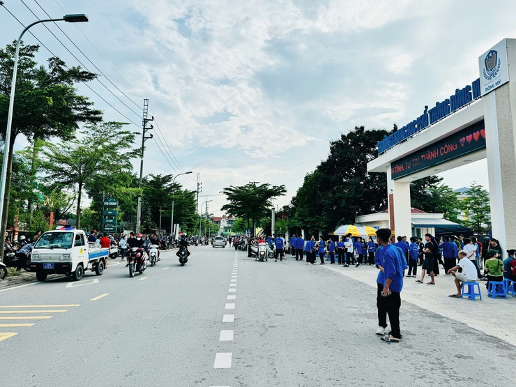 Thí sinh Nam Phù hoàn thành ngày thi đầu tiên an toàn, nghiêm túc- Ảnh 7.