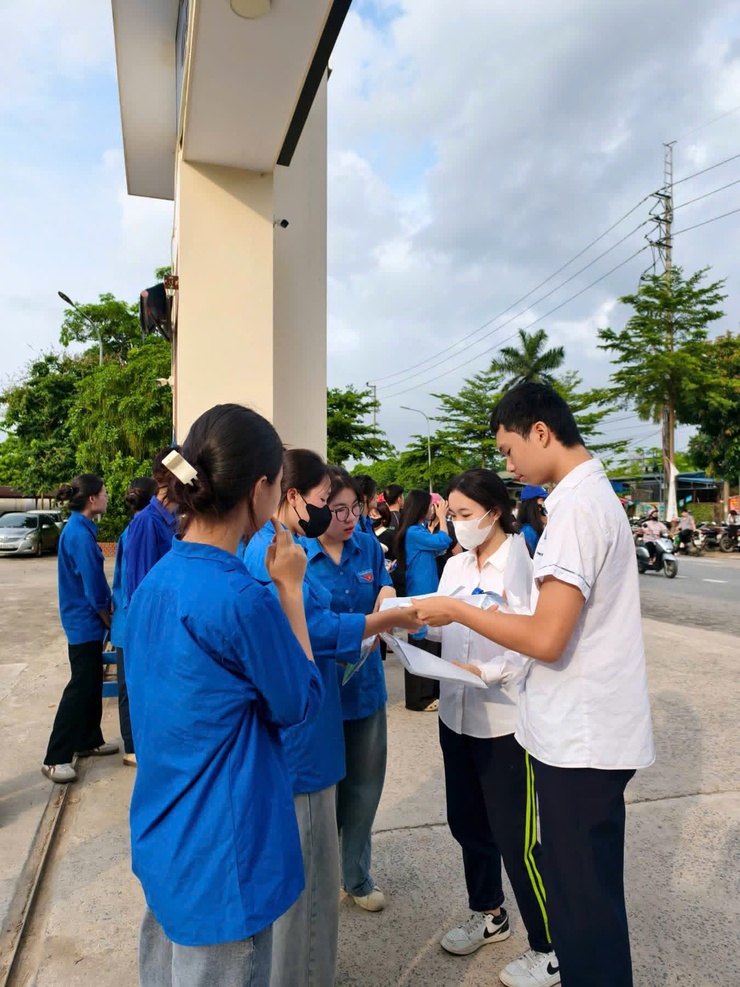 Thí sinh Nam Phù hoàn thành ngày thi đầu tiên an toàn, nghiêm túc- Ảnh 5.