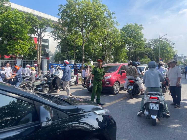 Phường Long Biên hoàn thành công tác hỗ trợ kỳ thi tuyển sinh vào lớp 10 THPT năm học 2026 -2027- Ảnh 6.