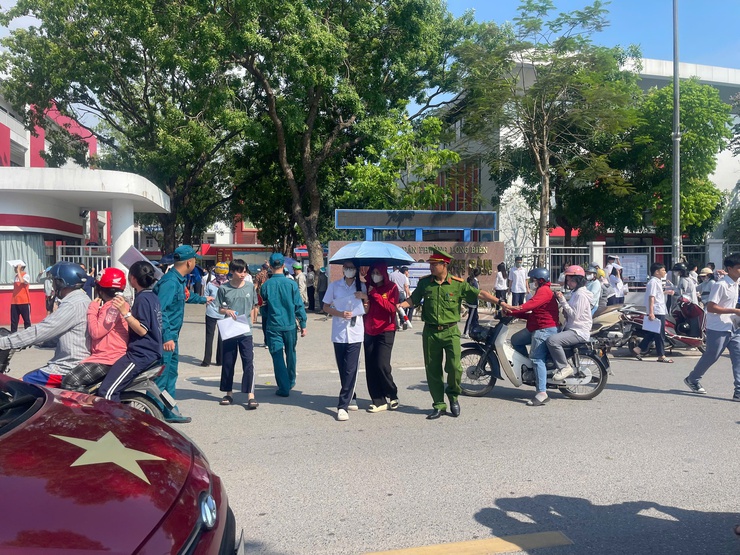 Phường Long Biên hoàn thành công tác hỗ trợ kỳ thi tuyển sinh vào lớp 10 THPT năm học 2026 -2027- Ảnh 4.