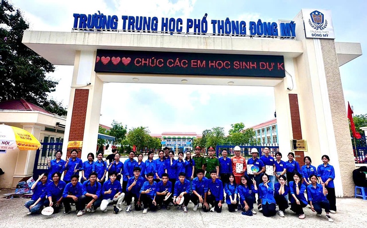 Tuổi trẻ công an xã Nam Phù đồng hành cùng thí sinh, góp phần bảo đảm kỳ thi vào lớp 10 an toàn, nghiêm túc- Ảnh 6.