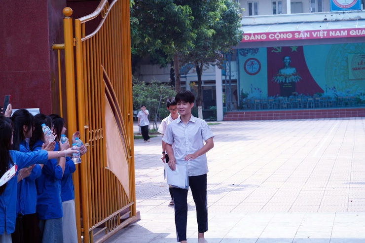 Kỳ thi tuyển sinh vào lớp 10 THPT trên địa bàn phường Chương Mỹ kết thúc an toàn, nghiêm túc, hiệu quả- Ảnh 9.