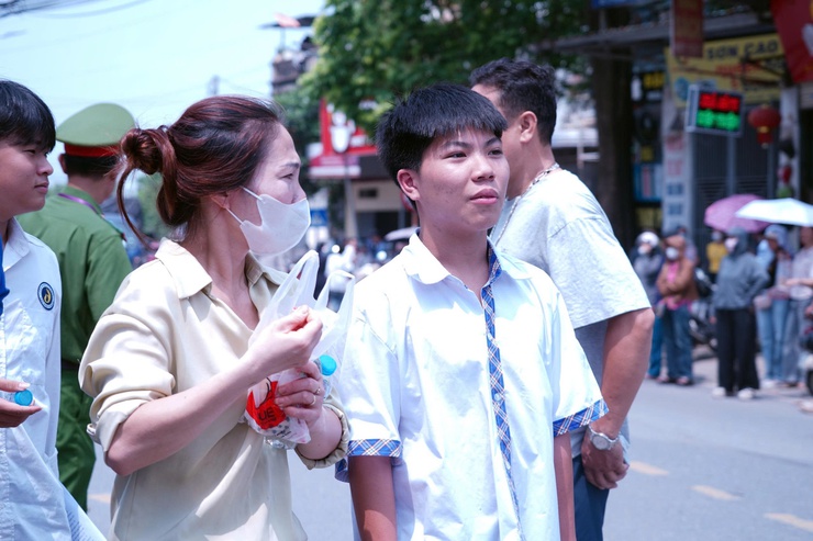 Kỳ thi tuyển sinh vào lớp 10 THPT trên địa bàn phường Chương Mỹ kết thúc an toàn, nghiêm túc, hiệu quả- Ảnh 12.