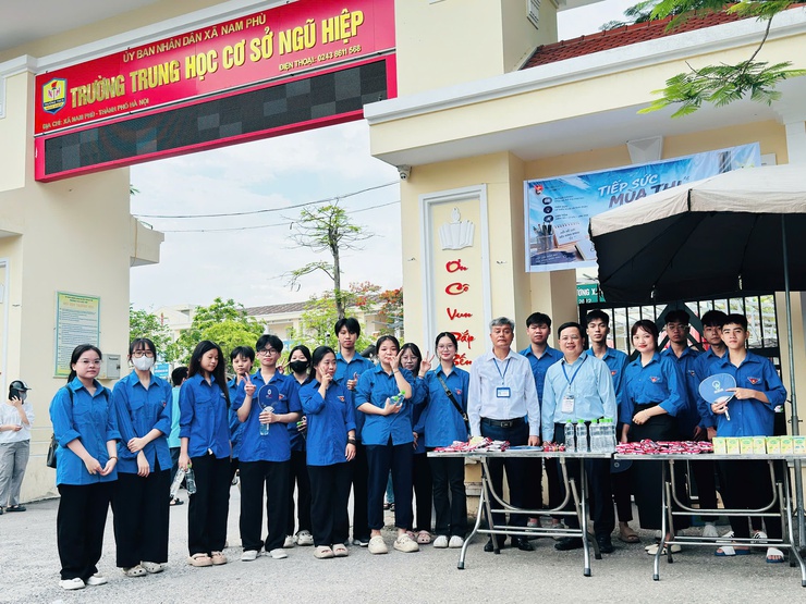 Khép lại kỳ thi vào lướp 10 THPT: học sinh Nam Phù tự tin bước vào hành trình mới- Ảnh 1.