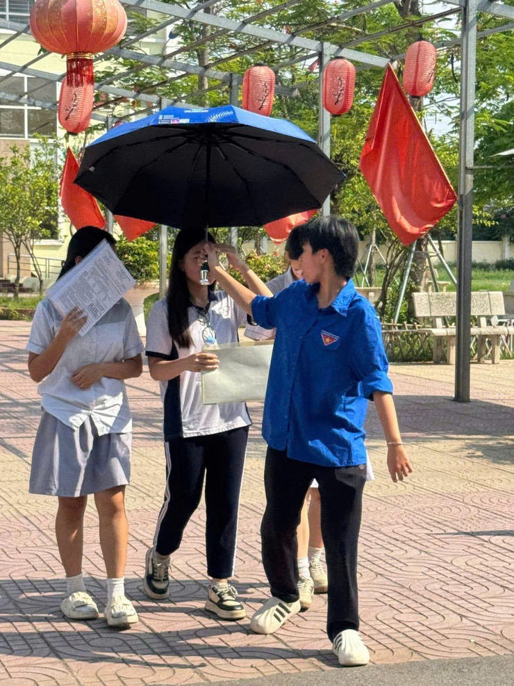Khép lại kỳ thi vào lướp 10 THPT: học sinh Nam Phù tự tin bước vào hành trình mới- Ảnh 8.