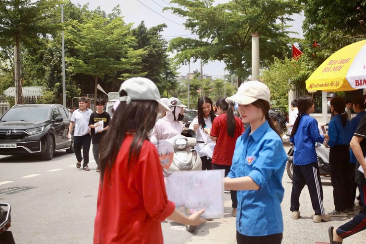 Khép lại kỳ thi vào lướp 10 THPT: học sinh Nam Phù tự tin bước vào hành trình mới- Ảnh 13.