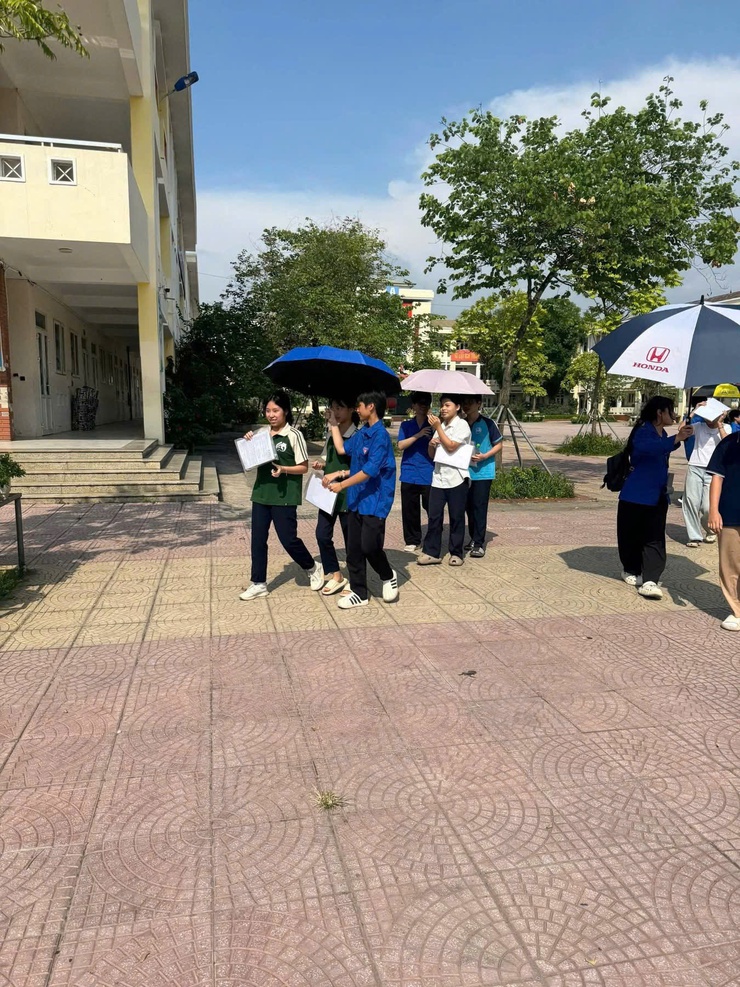 Khép lại kỳ thi vào lướp 10 THPT: học sinh Nam Phù tự tin bước vào hành trình mới- Ảnh 15.