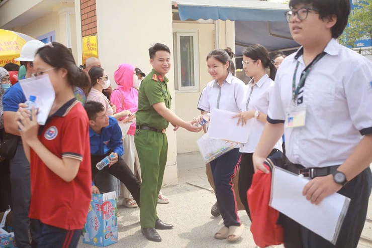 Khép lại kỳ thi vào lướp 10 THPT: học sinh Nam Phù tự tin bước vào hành trình mới- Ảnh 20.