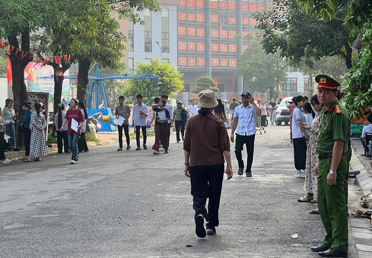 Công an xã Vân Đình bảo đảm an ninh, an toàn cho kỳ thi tuyển sinh vào lớp 10- Ảnh 3.
